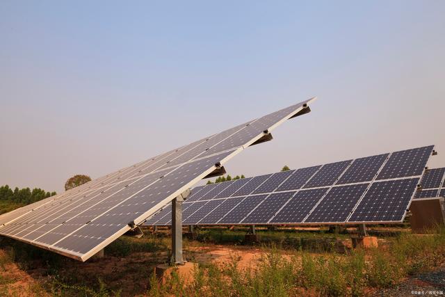 雷击对光伏设备的安全性有何挑战 雷击对光伏设备的安全性有何挑战