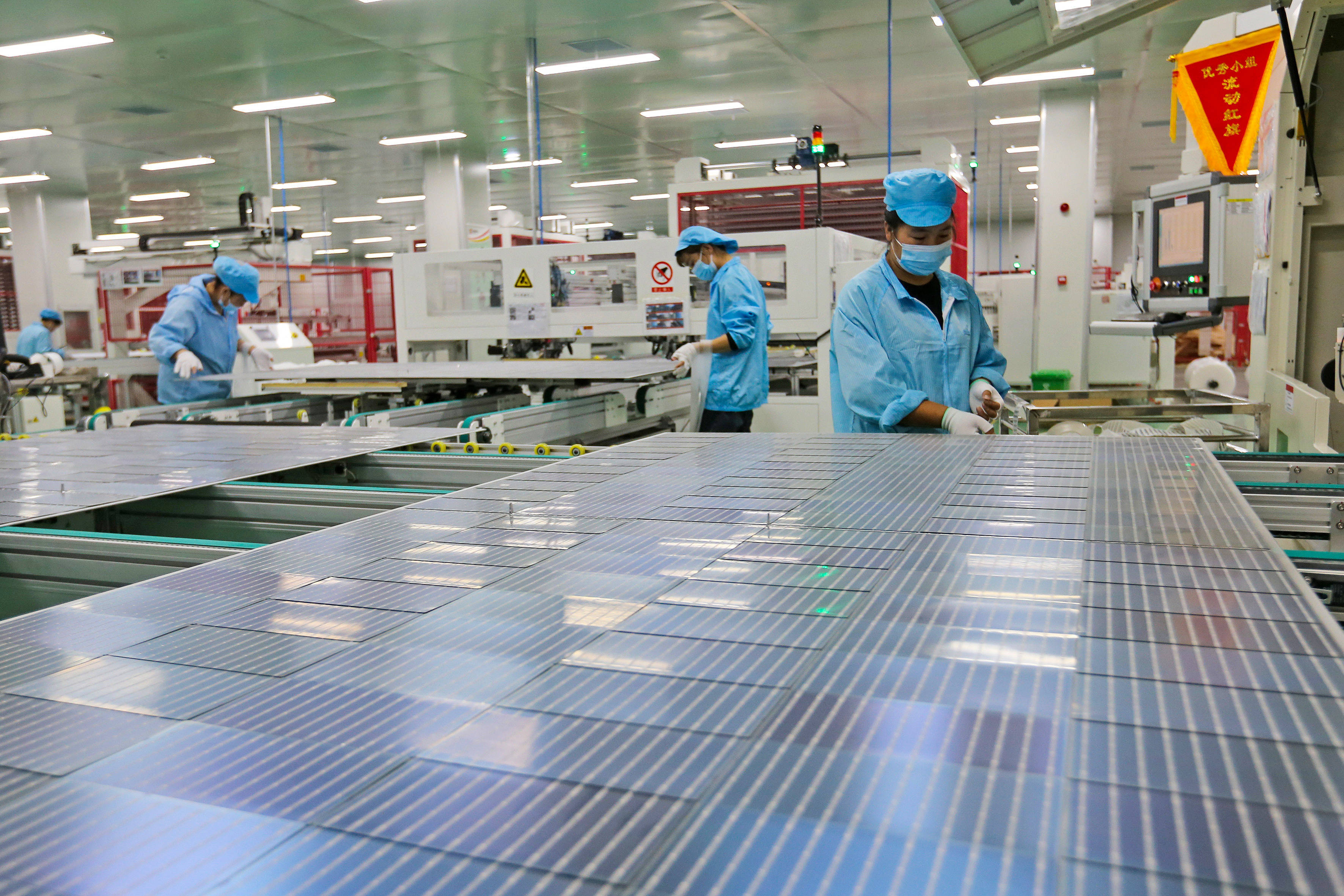 光伏材料中电池的成本与效率之间的平衡如何达到