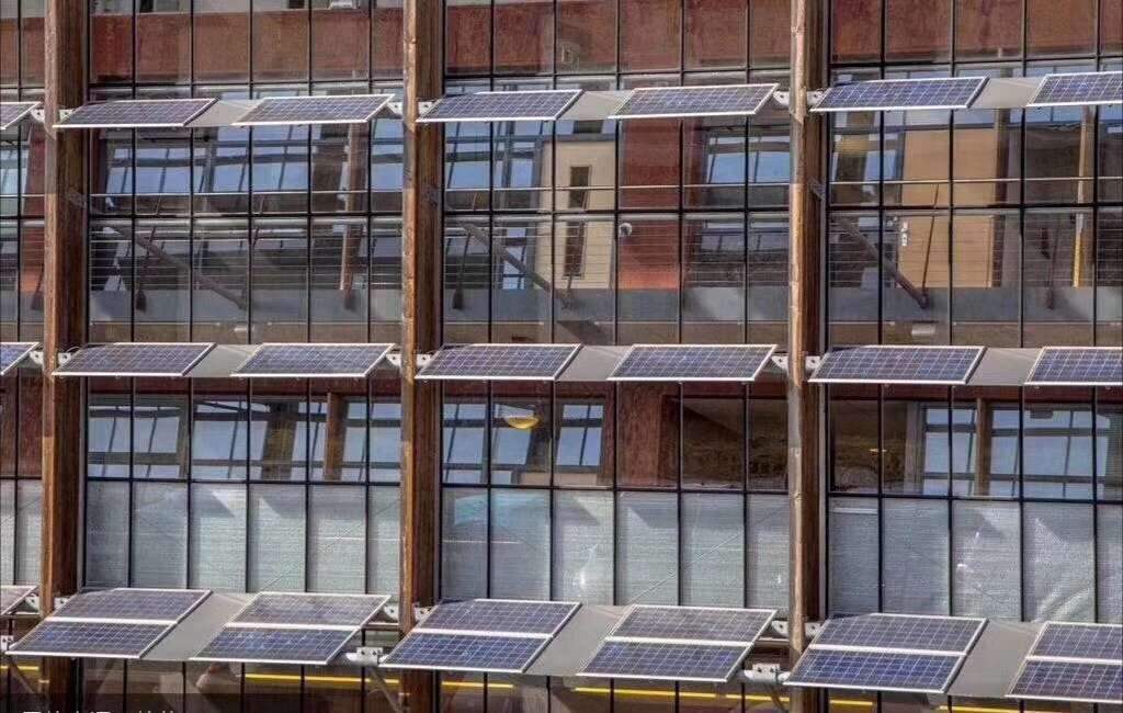 如何通过光伏材料优化建筑外观