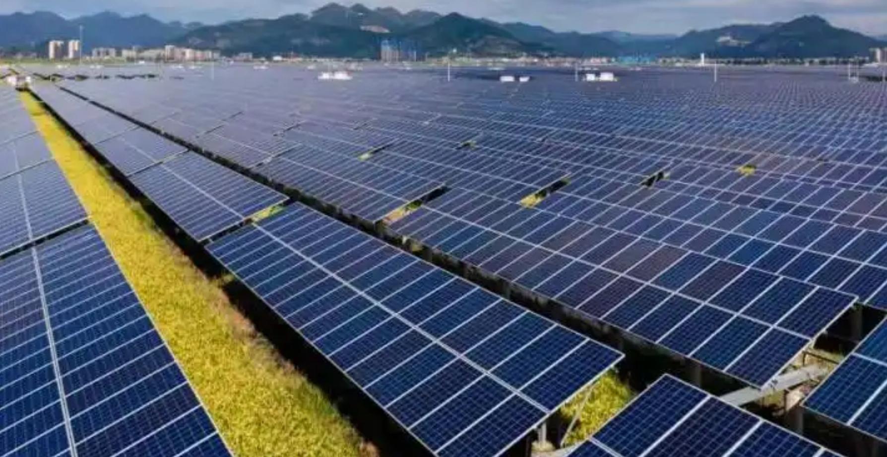 光伏电池中如何设计以抑制光热效应