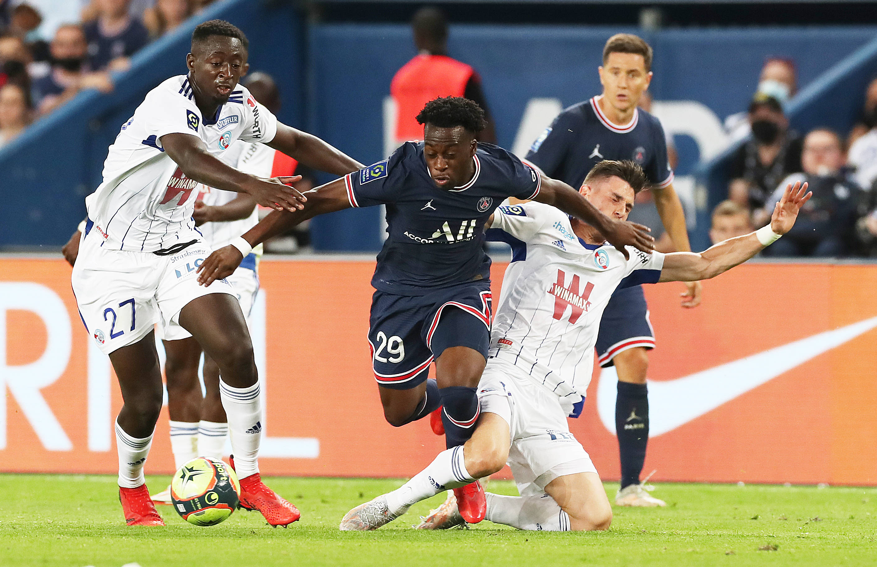 斯特拉斯堡主场告捷，终结尼斯连胜纪录