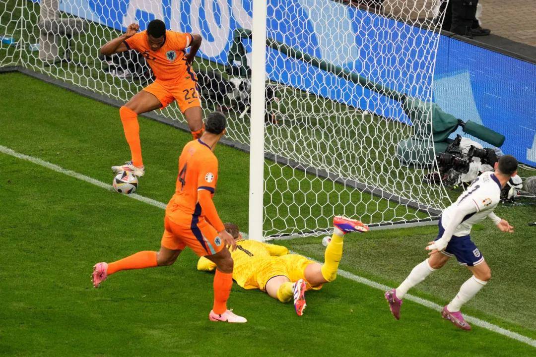 惊险！英格兰在临近比赛结束前反超对手