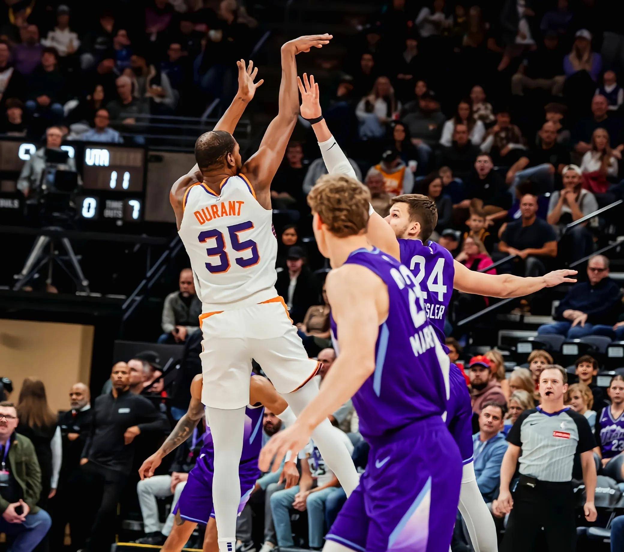 爵士队外线火力全开，击败对手