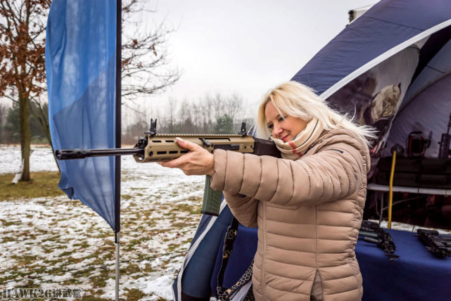 波兰射击队选手以稳定表现力夺金