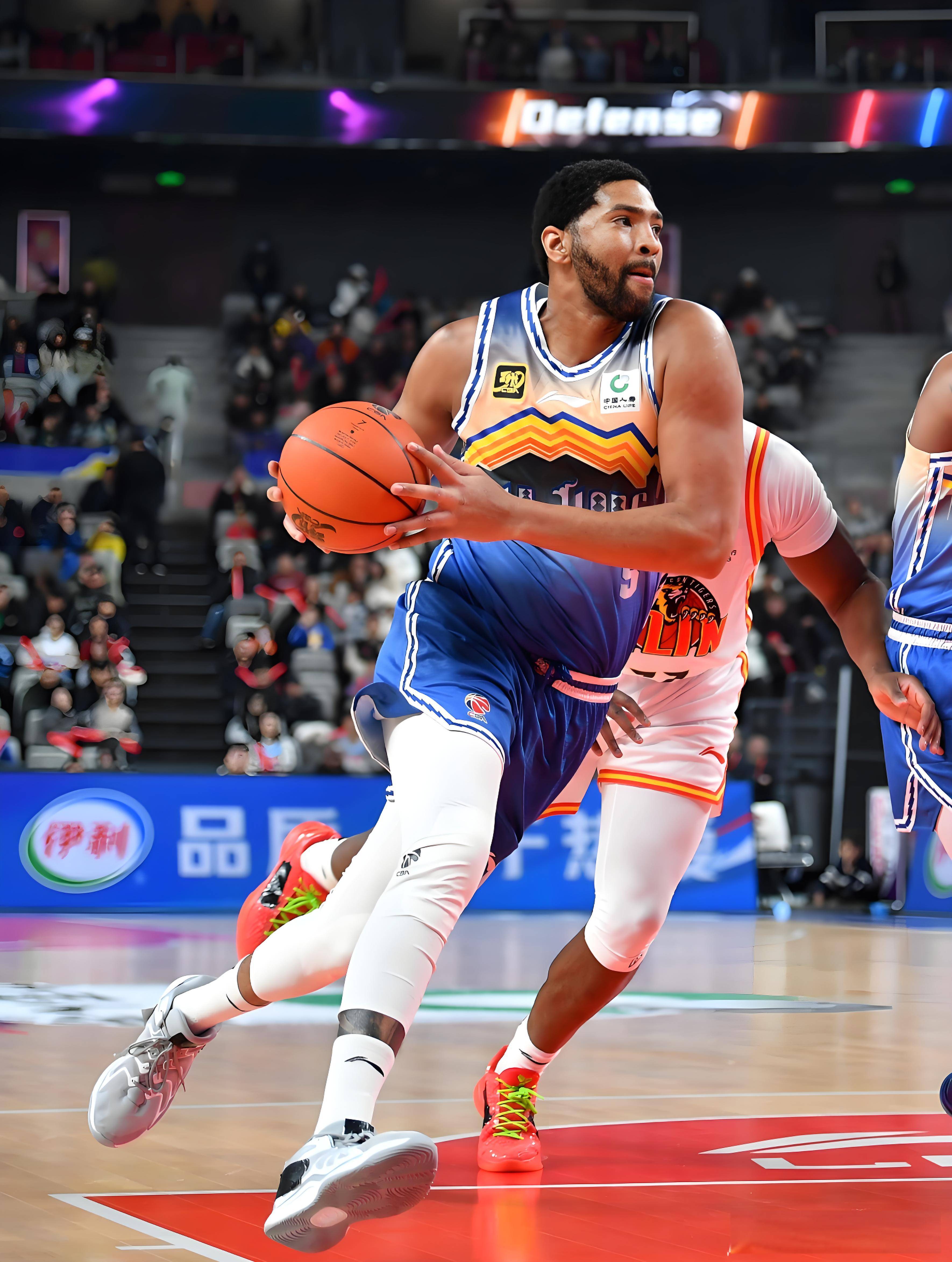 新疆男篮表现出色，力争晋级季后赛