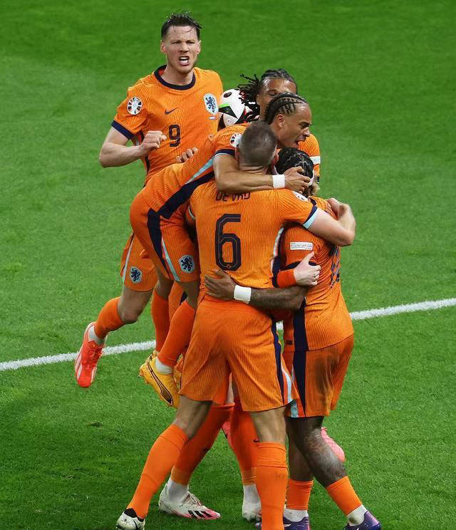 比利时队遭惨败被淘汰出局,丹麦队携手晋级欧洲杯强 比利时队遭惨败被淘汰出局,丹麦队携手晋级欧洲杯强