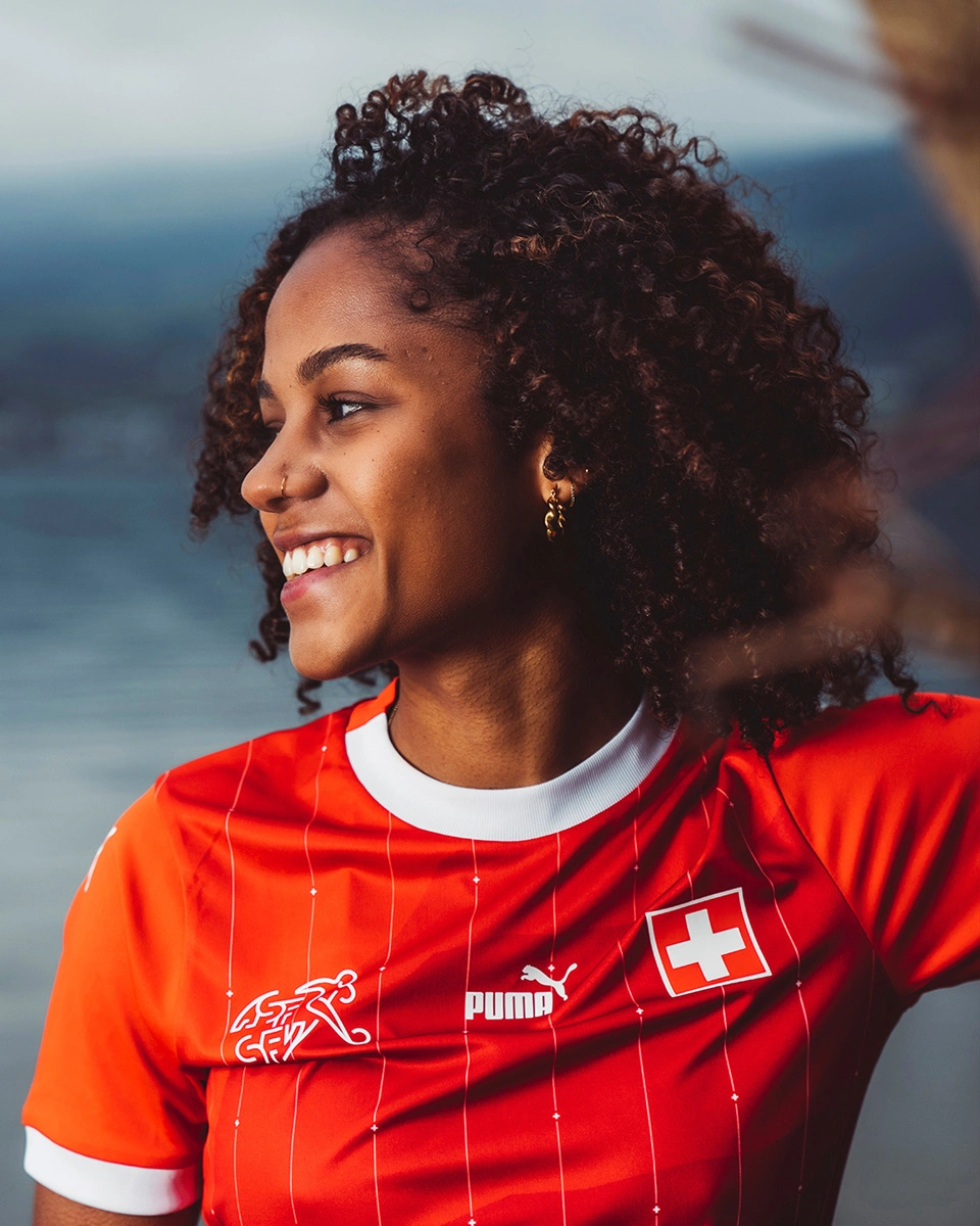 瑞士女足队员获赛季最佳球员奖 瑞士女足队员获赛季最佳球员奖